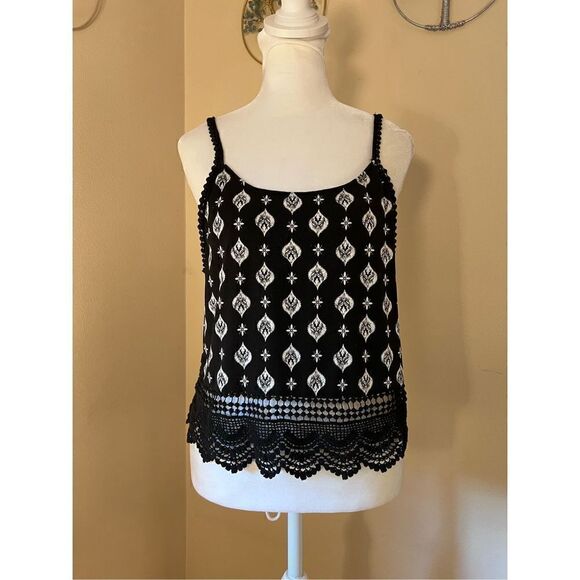 Mason + Mackenzie Black White Crochet Lace Trim Cami Crop Top Medium - Picture 1 of 6